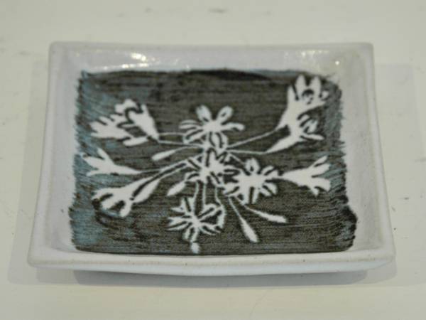 - a Ceramic by Tregear Pottery, measuring 11 x 11 cm (H x W) £20